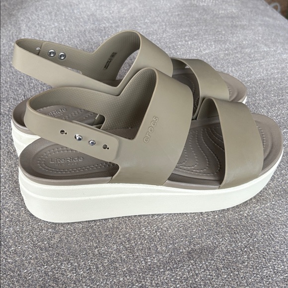 CROCS Brooklyn Low Wedge LiteRide Women's Platform Sandals Lk New! Sz 10 - Picture 3 of 5